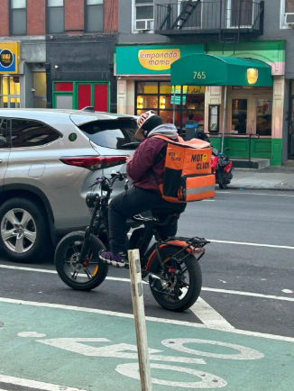 Motoclick Courier on Bike
